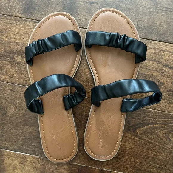 Flat sandals - Picture 2 of 2